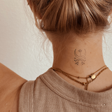 Planet mit Mond und Zweig