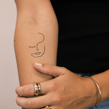 Abstraktes Blinzeln Tattoo