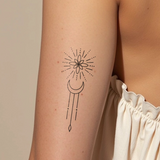 Geometrisches Mond Ornament Tattoo