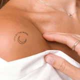 Love by the Moon mit Mond Tattoo