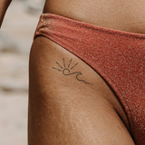 Sonne mit Welle Tattoo