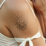 Sonne und Lotus Tattoo