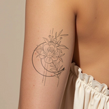 Großer Mond mit Blumen Tattoo