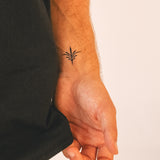 Kunstvolle Feder Tattoo