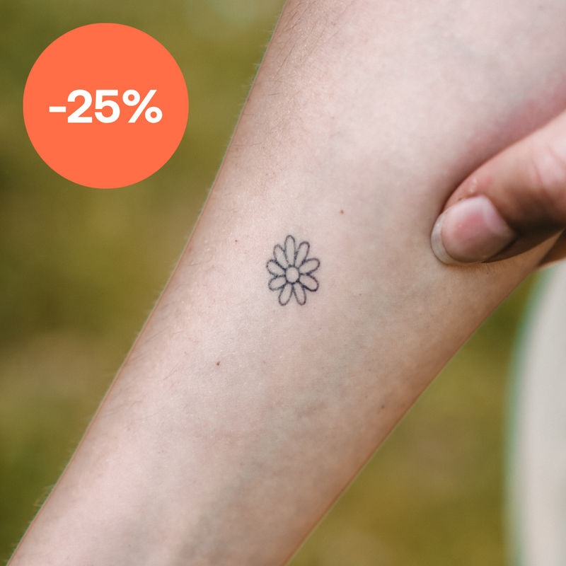 Winzige Blume Tattoo 🤫