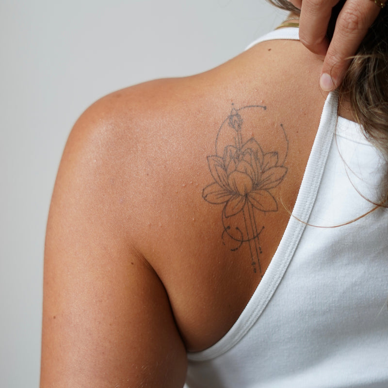 Lotus mit Ornamenten Tattoo