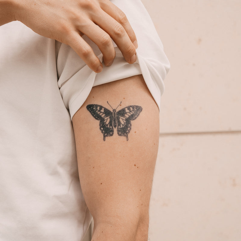 Schmetterling Blackwork Tattoo