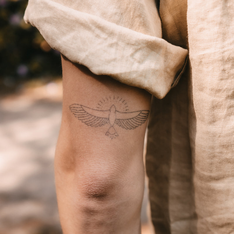 Großer Minimalistischer Vogel Tattoo