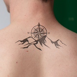 Berg und Kompass Tattoo