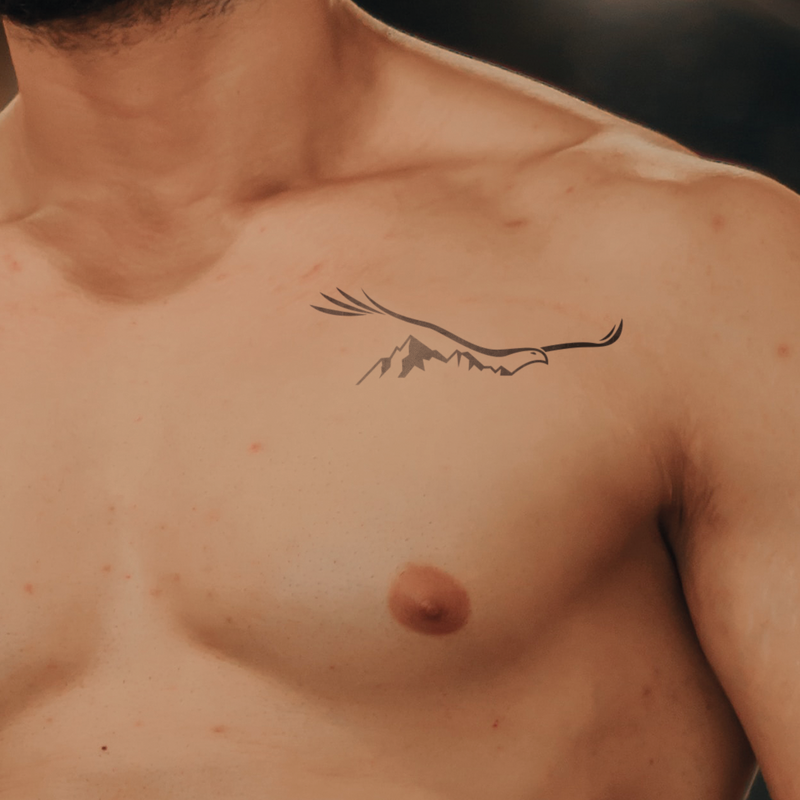 Berge mit Adler Tattoo